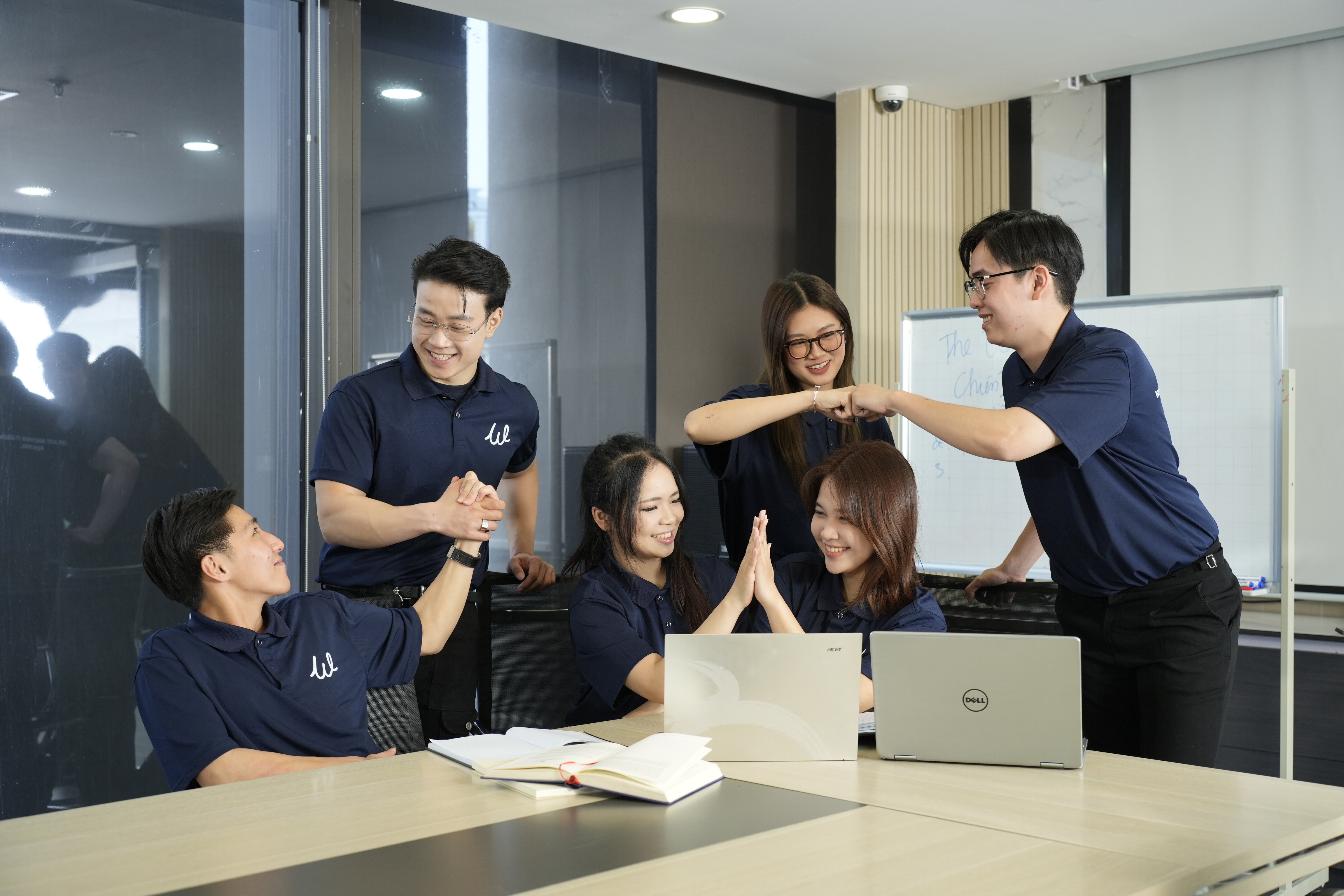 React developers collaborating at WiseOSC